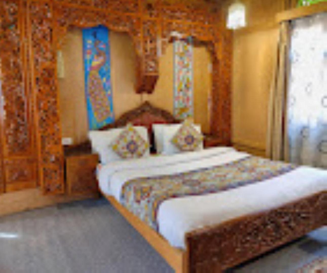 Young Bombay Premium Heritage Houseboat Srīnagar Exterior foto