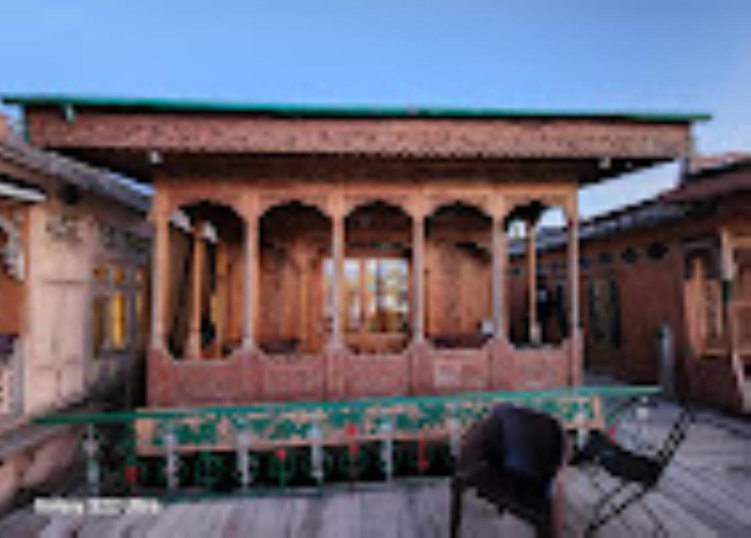 Young Bombay Premium Heritage Houseboat Srīnagar Exterior foto