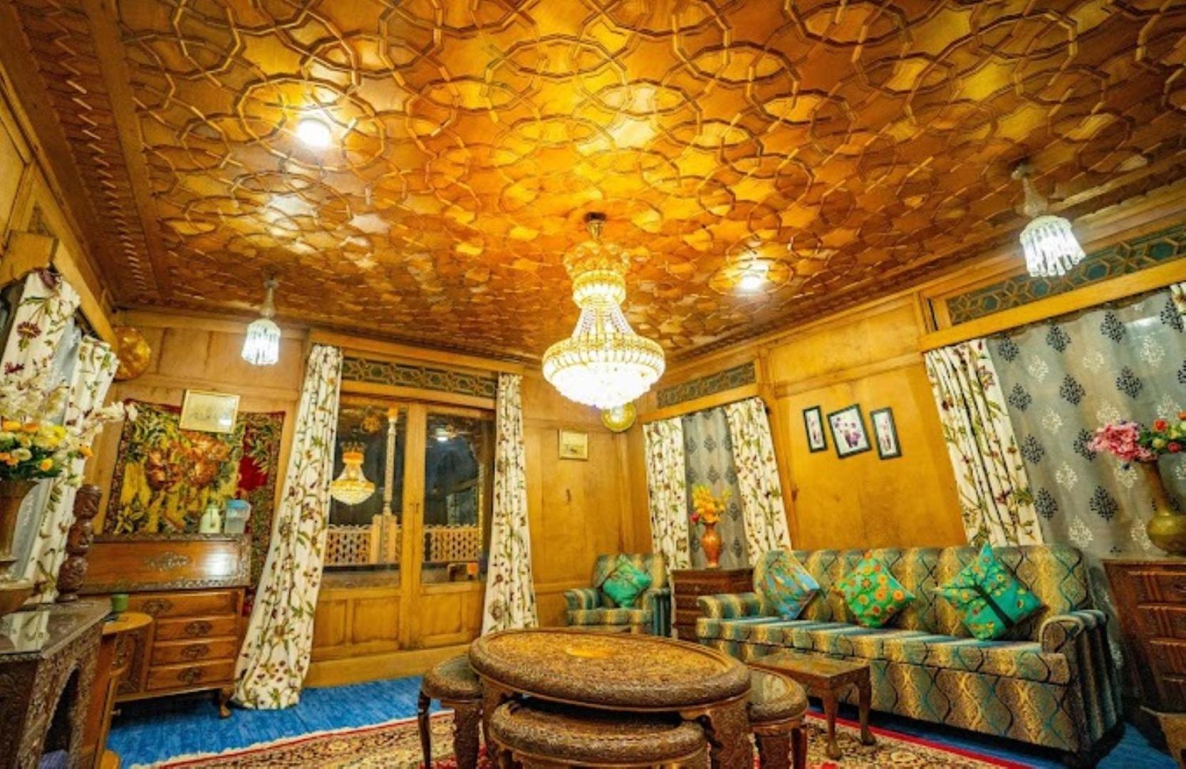 Young Bombay Premium Heritage Houseboat Srīnagar Exterior foto